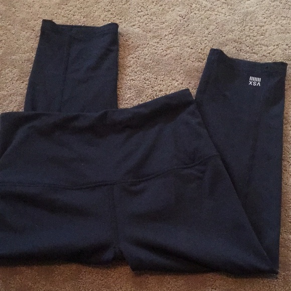 Victoria's Secret Other - Victoria Secret VSX sport knockout Capri leggings